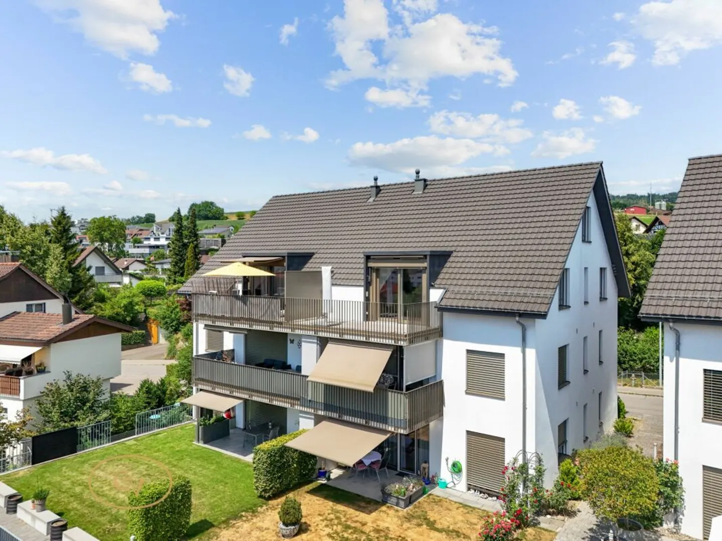 Appartamento duplex luminoso con galleria, vista panoramica e sole serale - Foto 1 di 13