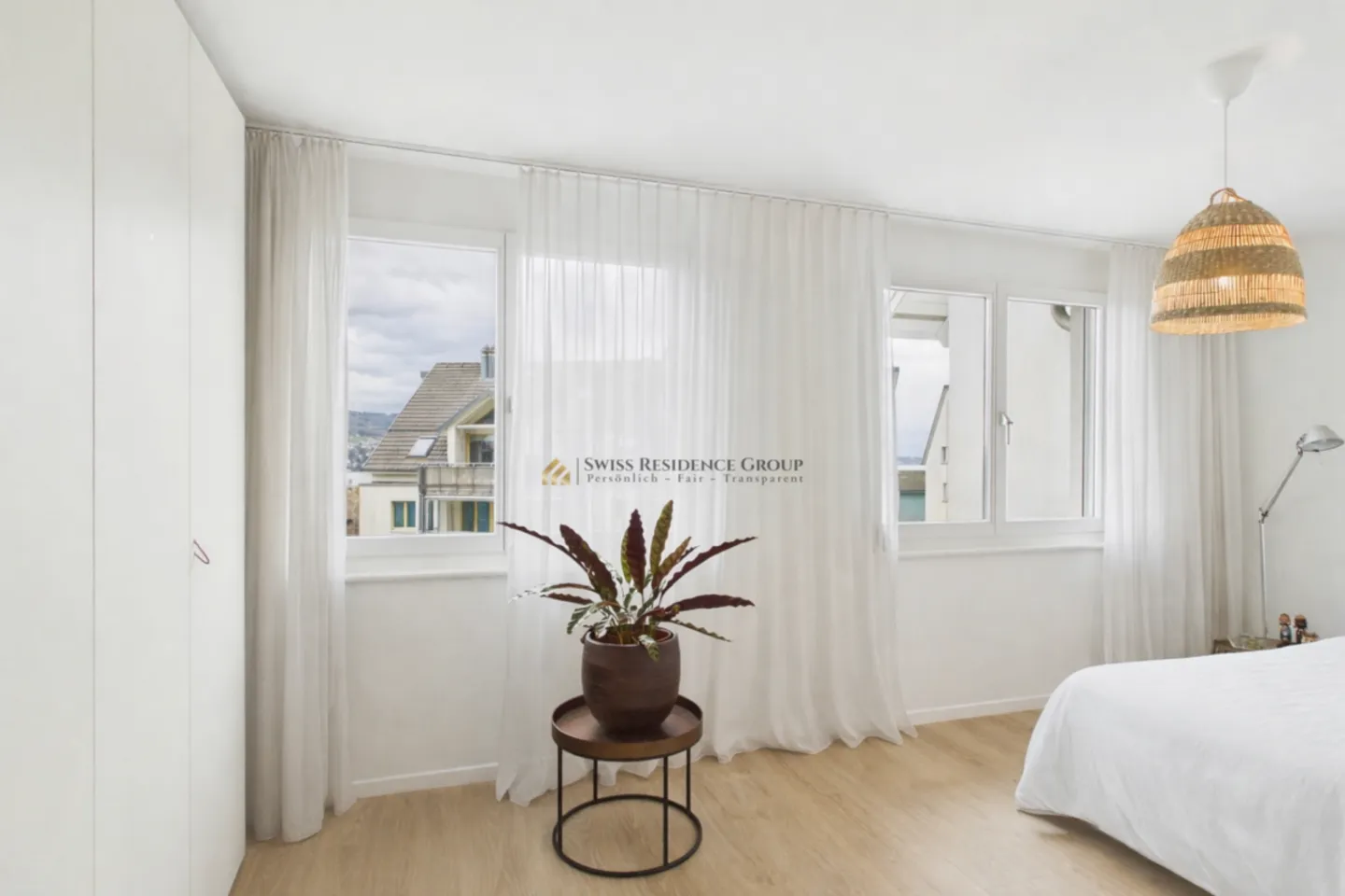 Incantevole casa a schiera con vista parziale sul lago in una posizione ambita a Oberrieden - Foto 11 di 13