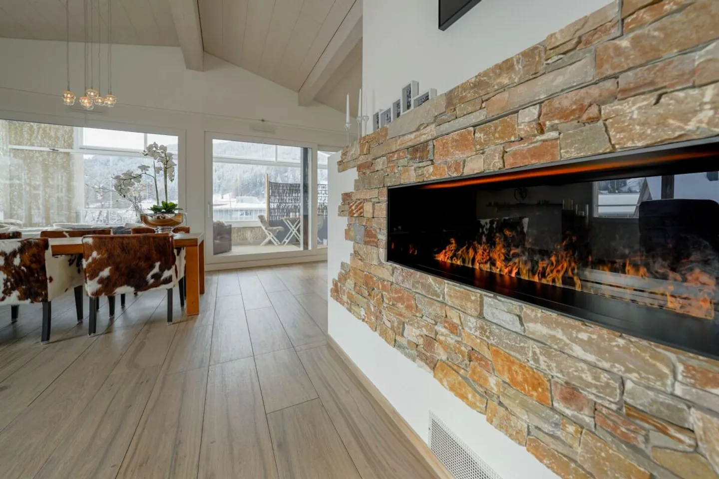 Un luxe pur! Élégante oasis de 4,5 pièces avec une hauteur sous plafond de 6 m, salle de bain spa attenante et loggia vitrée - Photo 4 sur 13