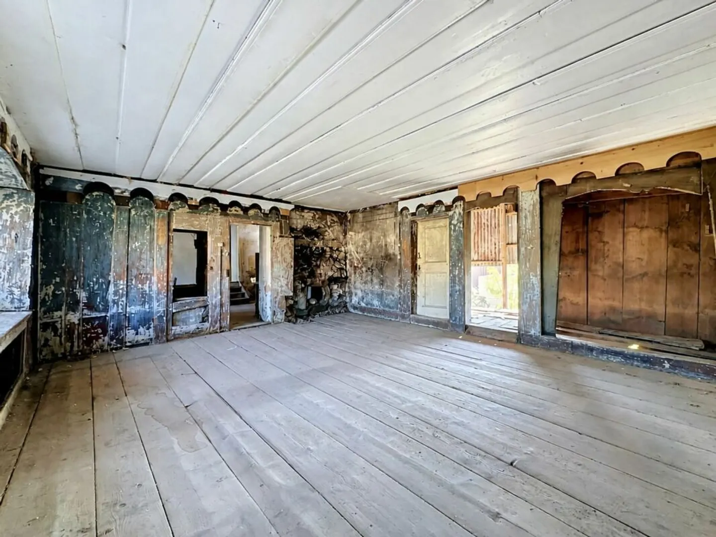 MAISON FRIBOURGEOISE A TRANSFORMER EN 2 APPARTEMENTS AVEC PERMIS DE CONSTRUIRE POUR AGRANDISSEMENT - Photo 5 sur 12