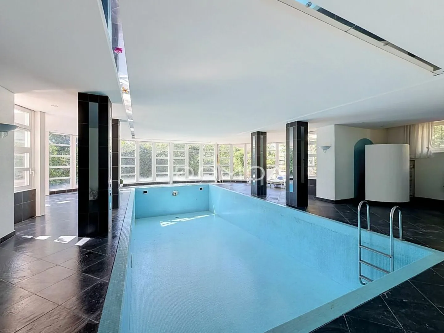 Propriété de caractère avec piscine intérieure et accès privé à la forêt - Foto 13 di 13