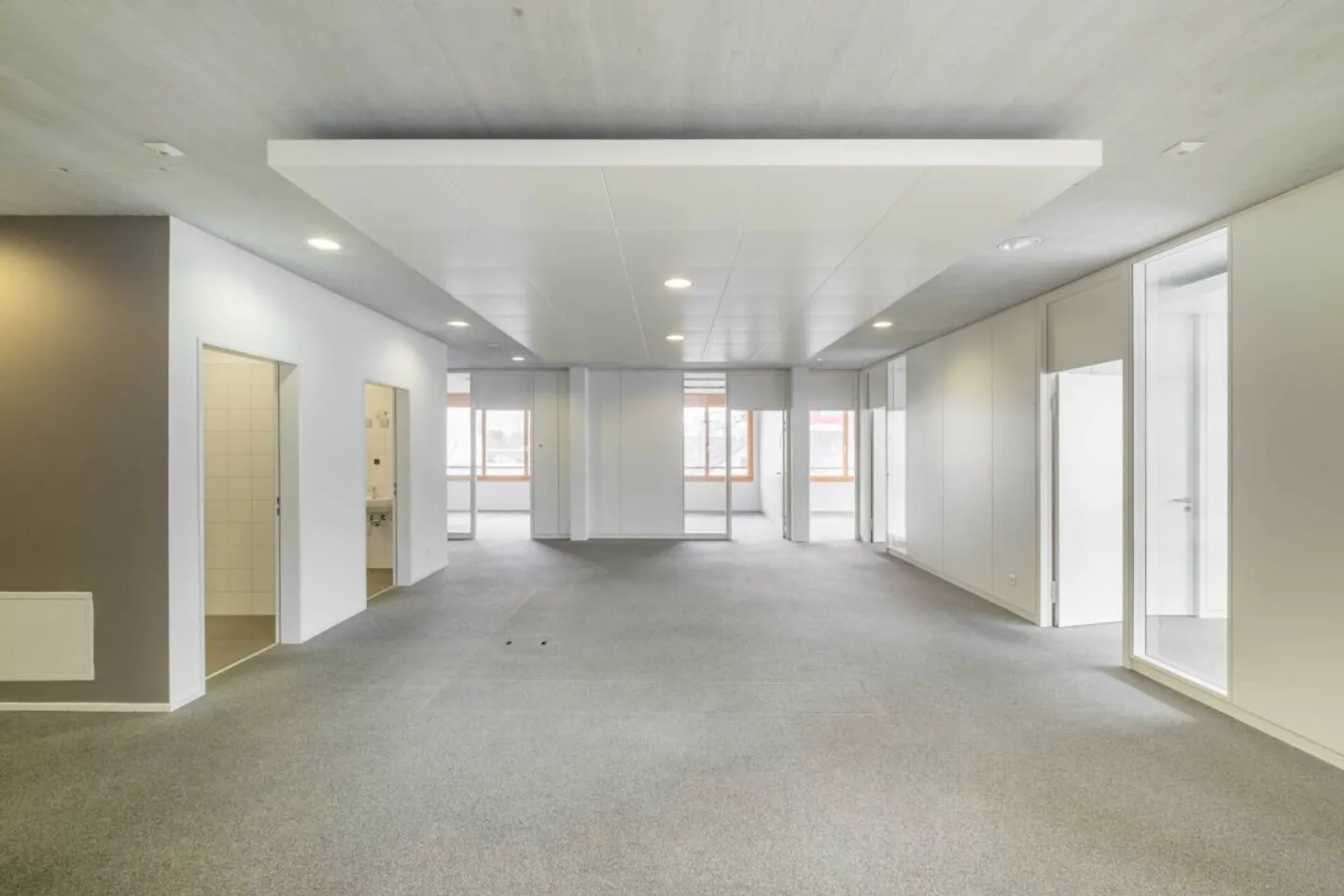 Representative Commercial Space in the Center (15-205m²) - Ideal for Practice, Office or Therapy Rooms - Photo 6 of 13