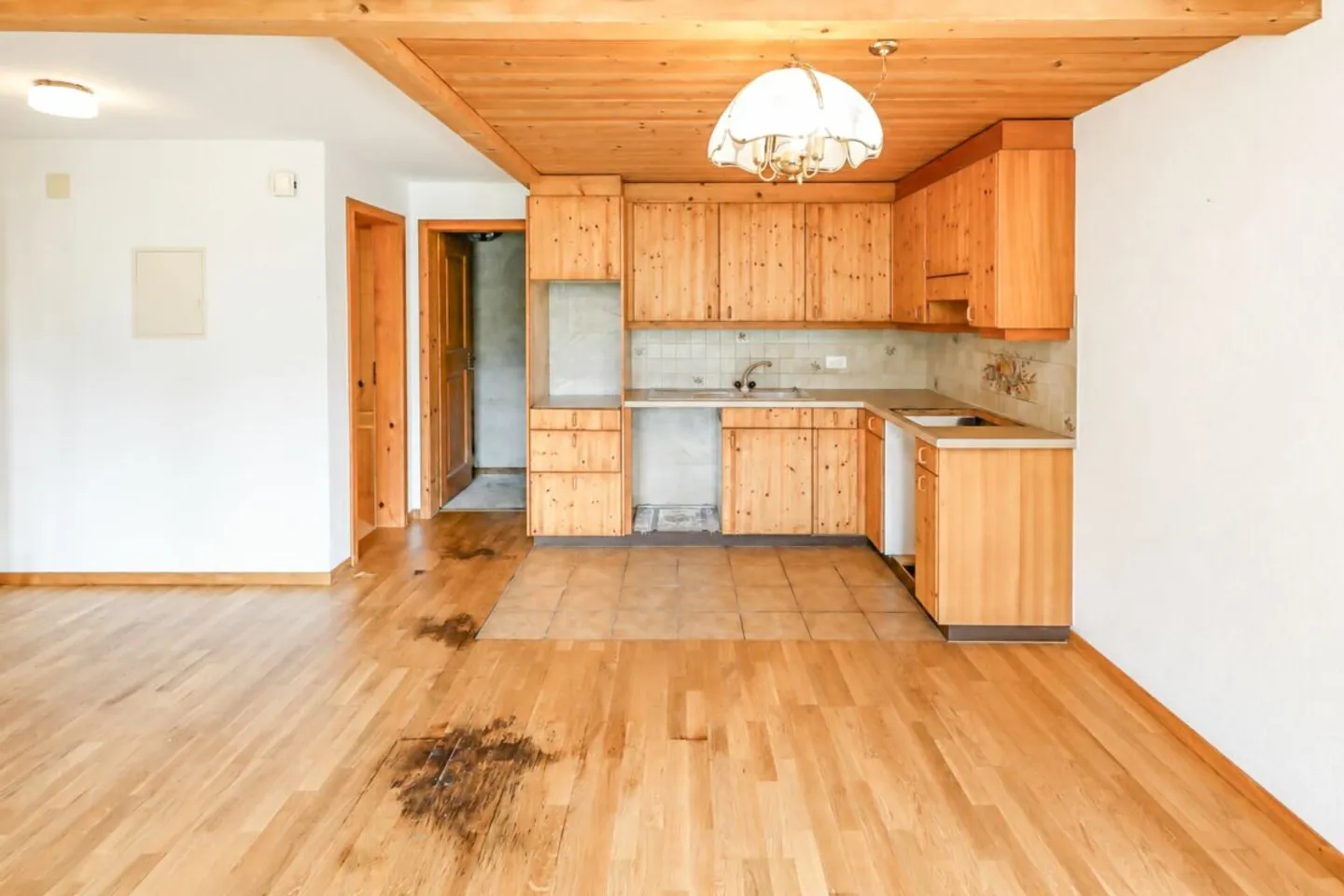 Bright 2.5 room apartment with terrace and garage - Photo 5 of 10