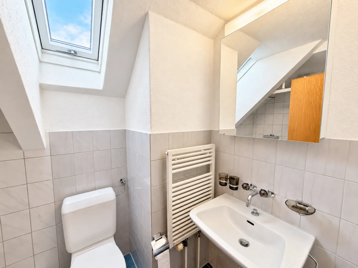 Cozy 3-room apartment in a central location in Oetwil am See - Photo 3 of 6