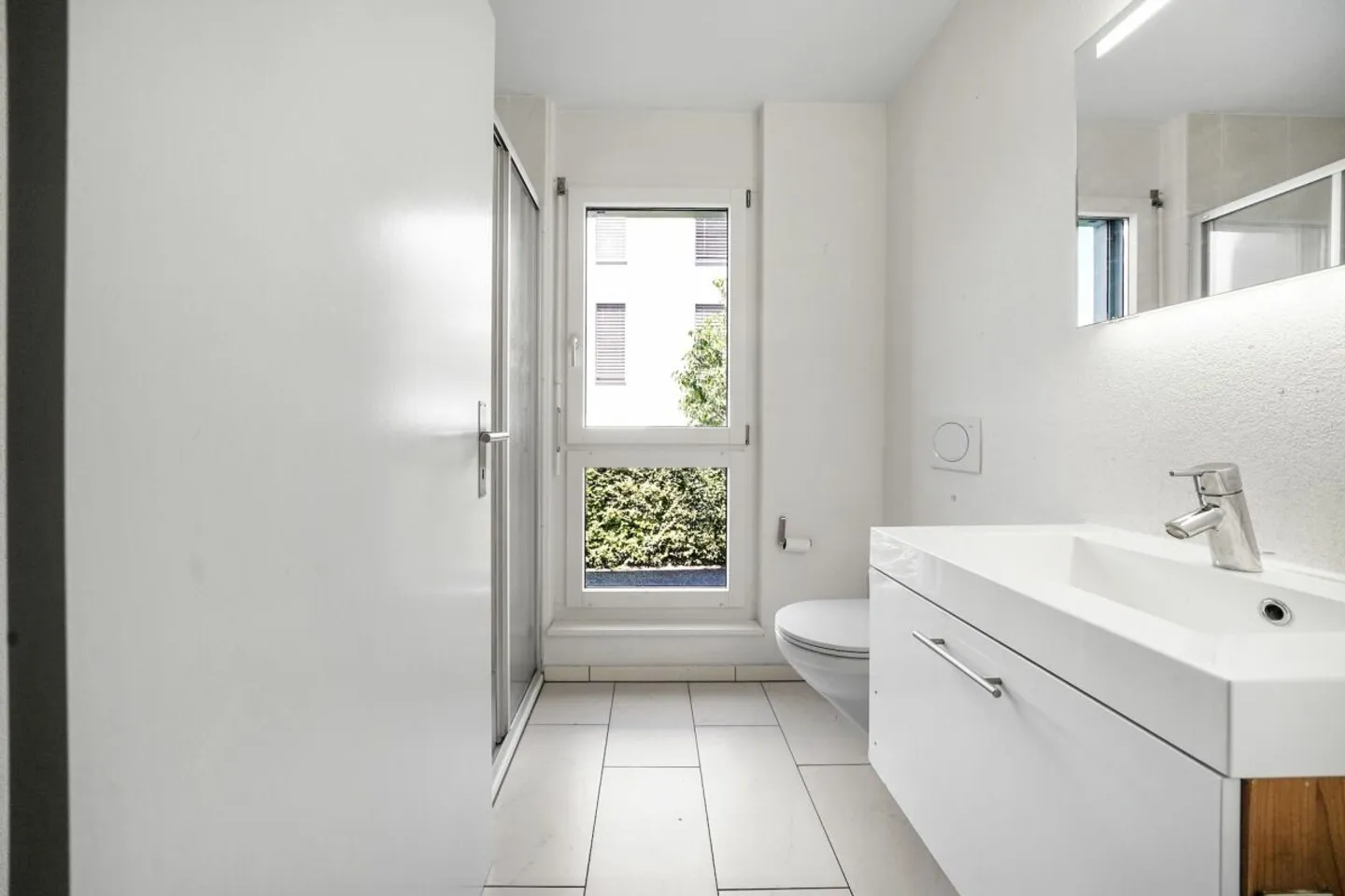 Neuwertige, helle 4.5 Zimmer Parterre-Wohnung in Stadtnähe - Foto 11 di 13