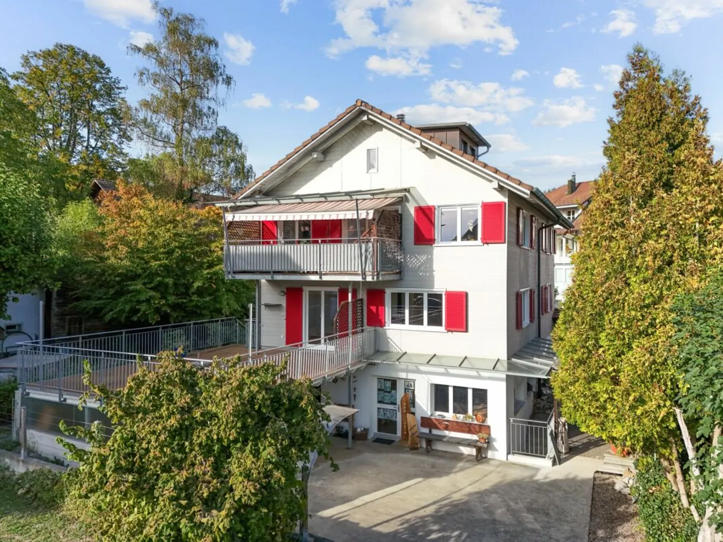 Grosszügiges Wohnhaus mit vielseitigem Nutzungspotenzial! - Photo 1 sur 13