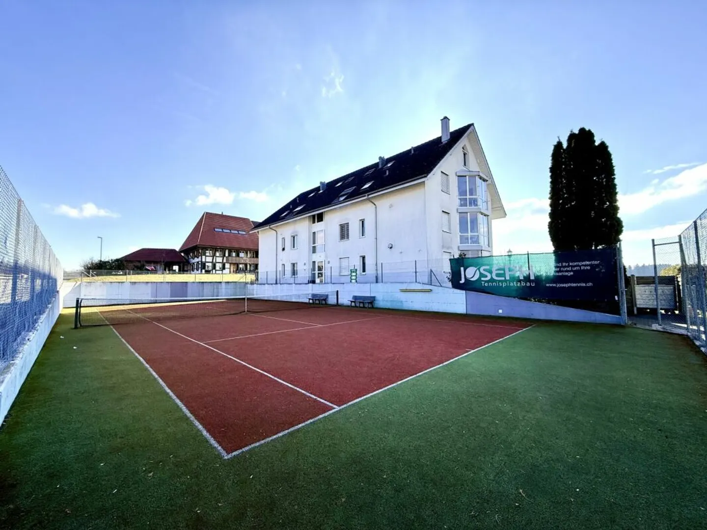Moderno appartamento di 4,5 stanze con piscina, campo da tennis e finiture di alta qualità - Foto 2 di 5