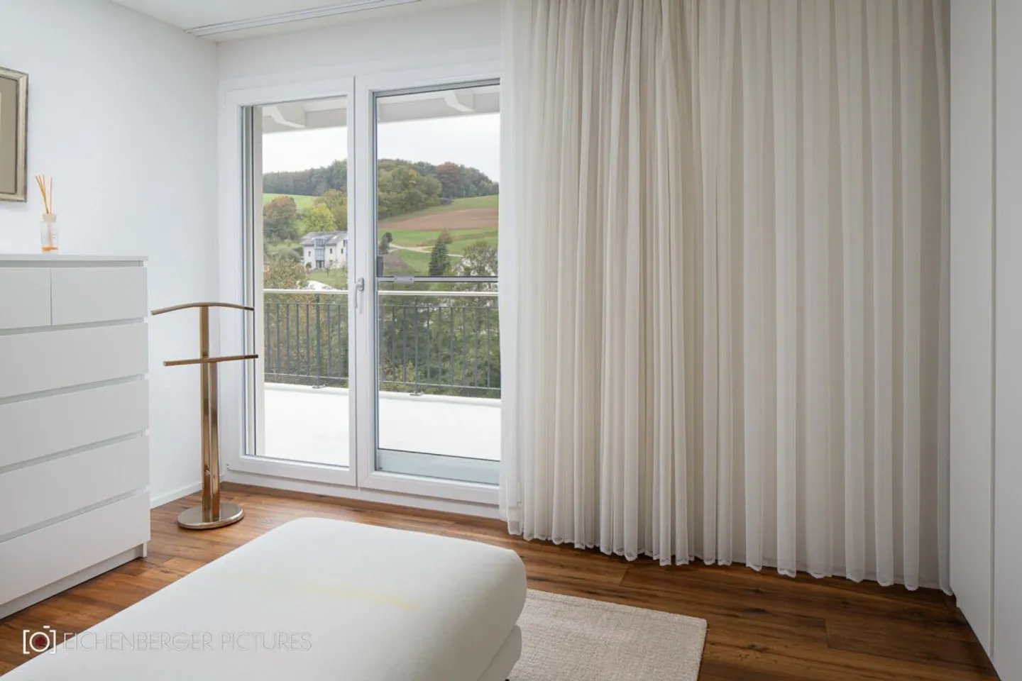 High-quality single-family home in Zeihen - elevated location, plenty of privacy & beautiful views - Photo 5 of 12