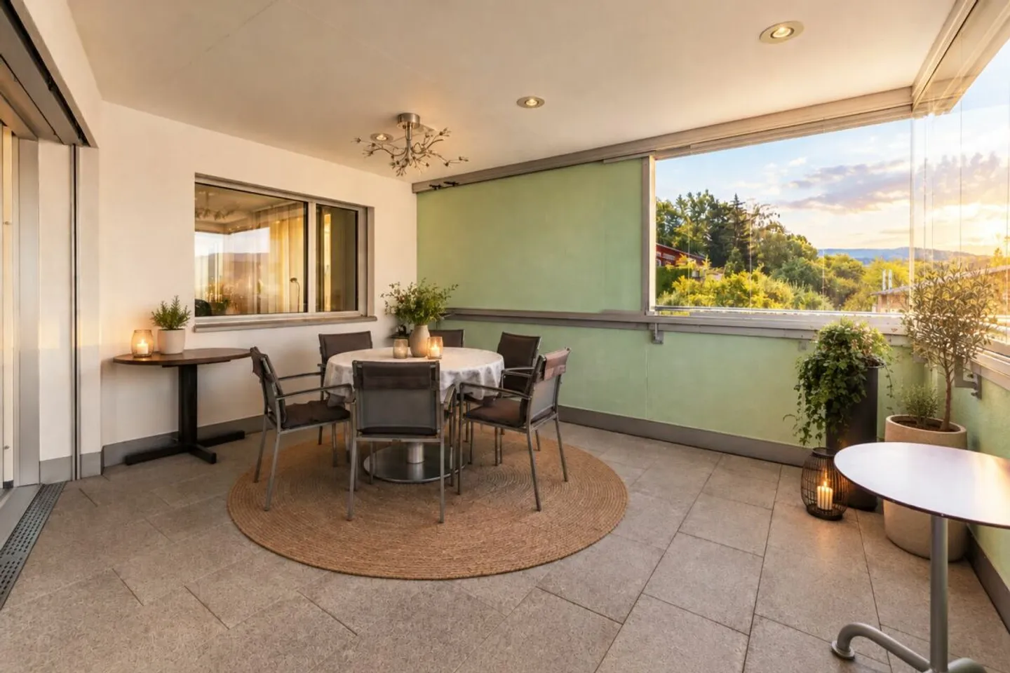 Appartamento moderno con balcone - Foto 1 di 13