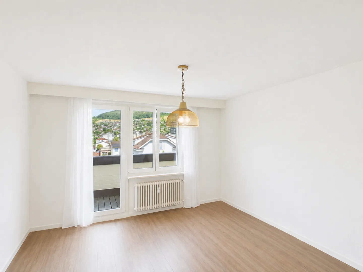 Spacious penthouse apartment in the best location in Frenkendorf - Photo 7 of 13