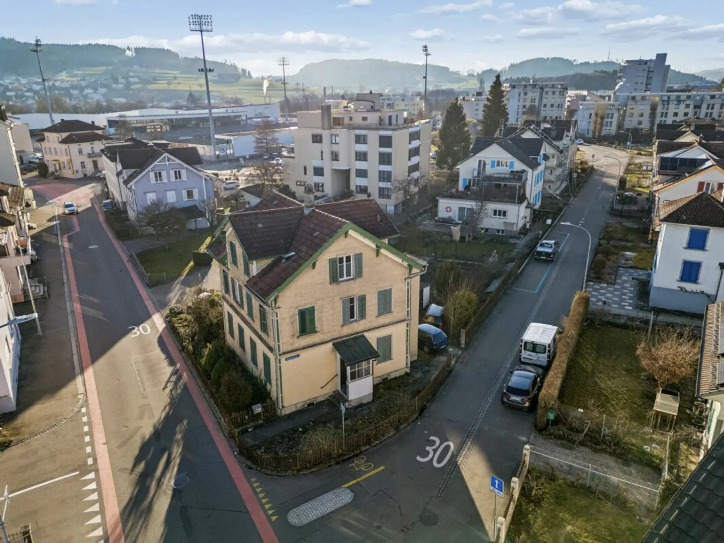 Dreifamilienhaus mit Entwicklungspotenzial - Foto 1 von 5