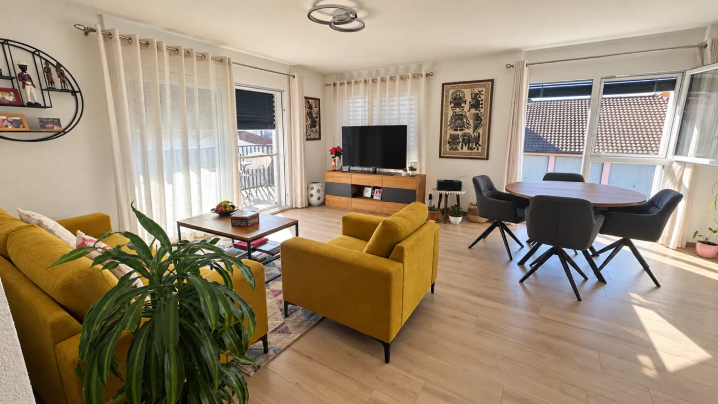 4,5-Zimmer-Wohnung, wie neu, Baujahr 2023 und 2 Parkplätze - Foto 2 von 13