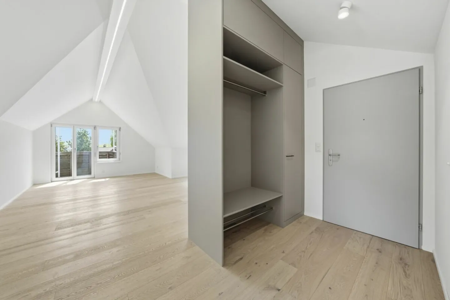 Charming fully renovated penthouse apartment with balcony and panoramic view in idyllic Urnäsch - Photo 6 of 13