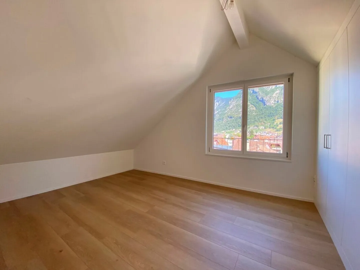 neuwertige 5-Zimmer-Maisonette-Wohnung mit Loggia an zentraler Lage - Photo 4 of 11