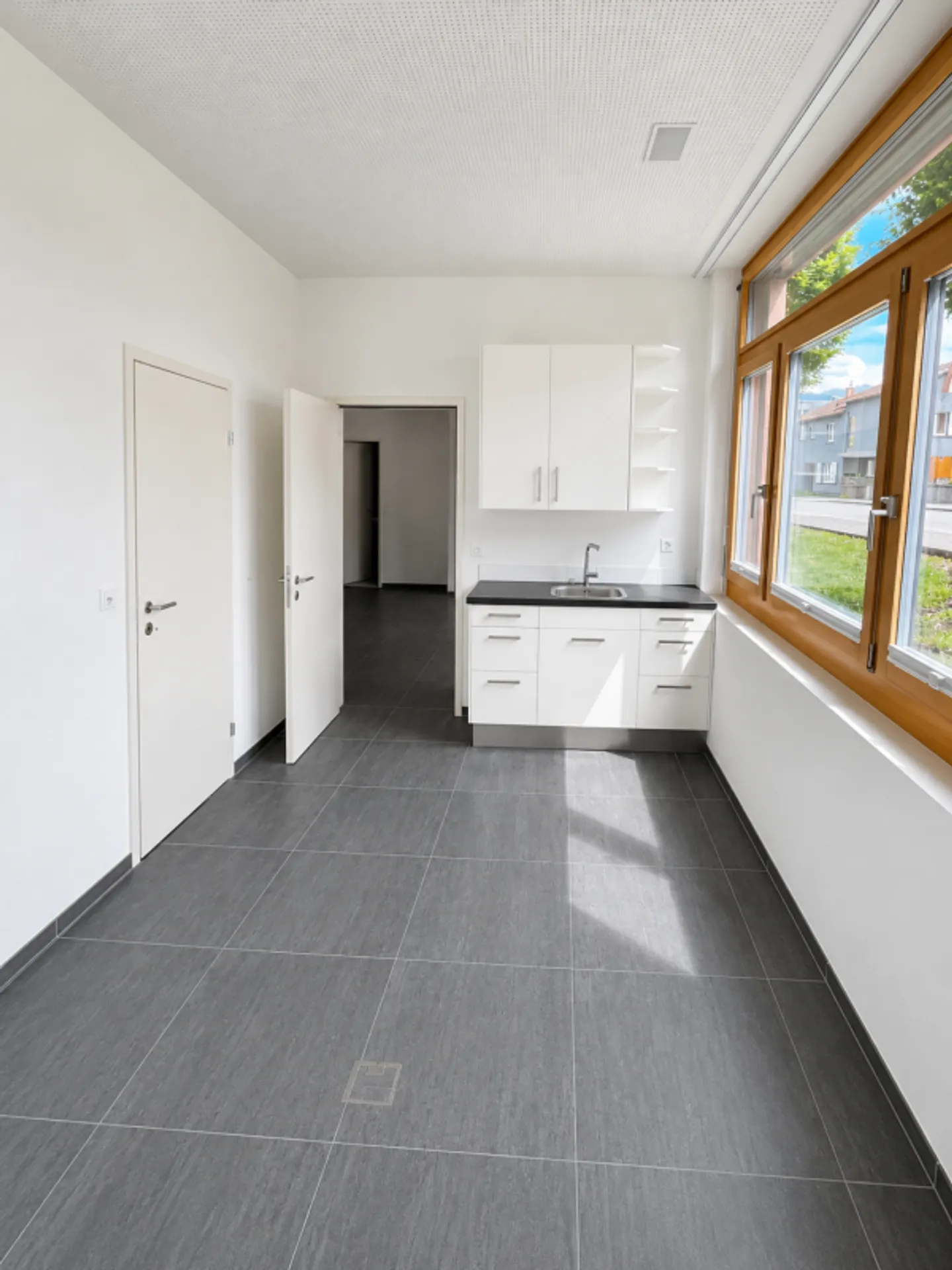 Espace commercial polyvalent dans un emplacement central à Reichenburg - Photo 3 sur 10