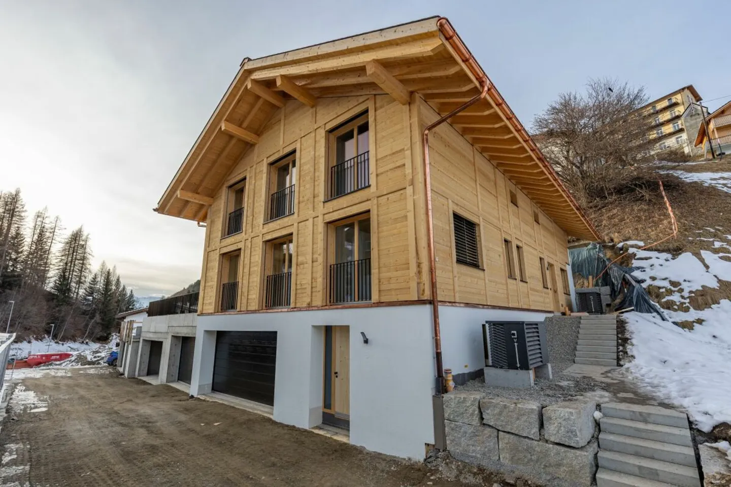 Charmantes Doppeleinfamilienhaus in Davos Wiesen - Foto 1 von 12