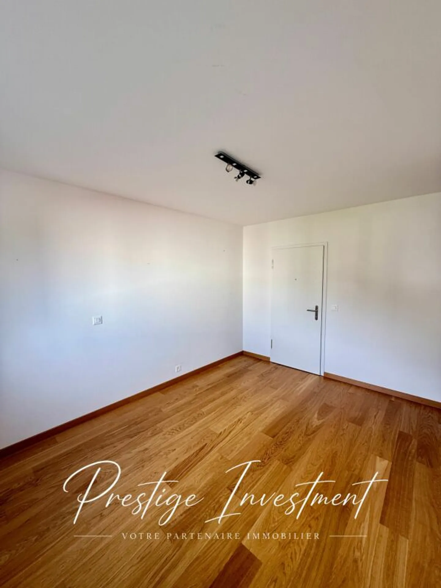 BRIGHT APARTMENT WITH TERRACE OF 5.5 ROOMS & 148 M2 APROZ - Photo 13 of 13