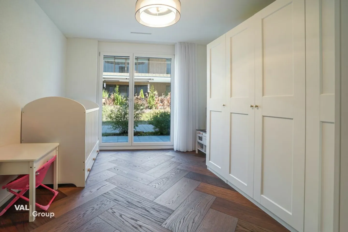 High-quality 5.5-room garden apartment with generous outdoor space in Winkel ZH - Photo 4 of 13