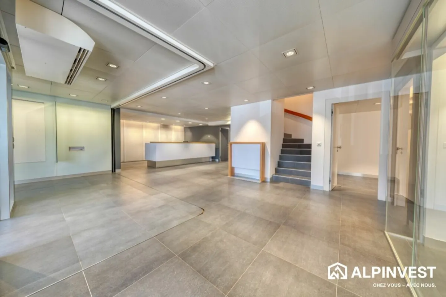 Immeuble Commercial avec Appartement - Photo 1 sur 13