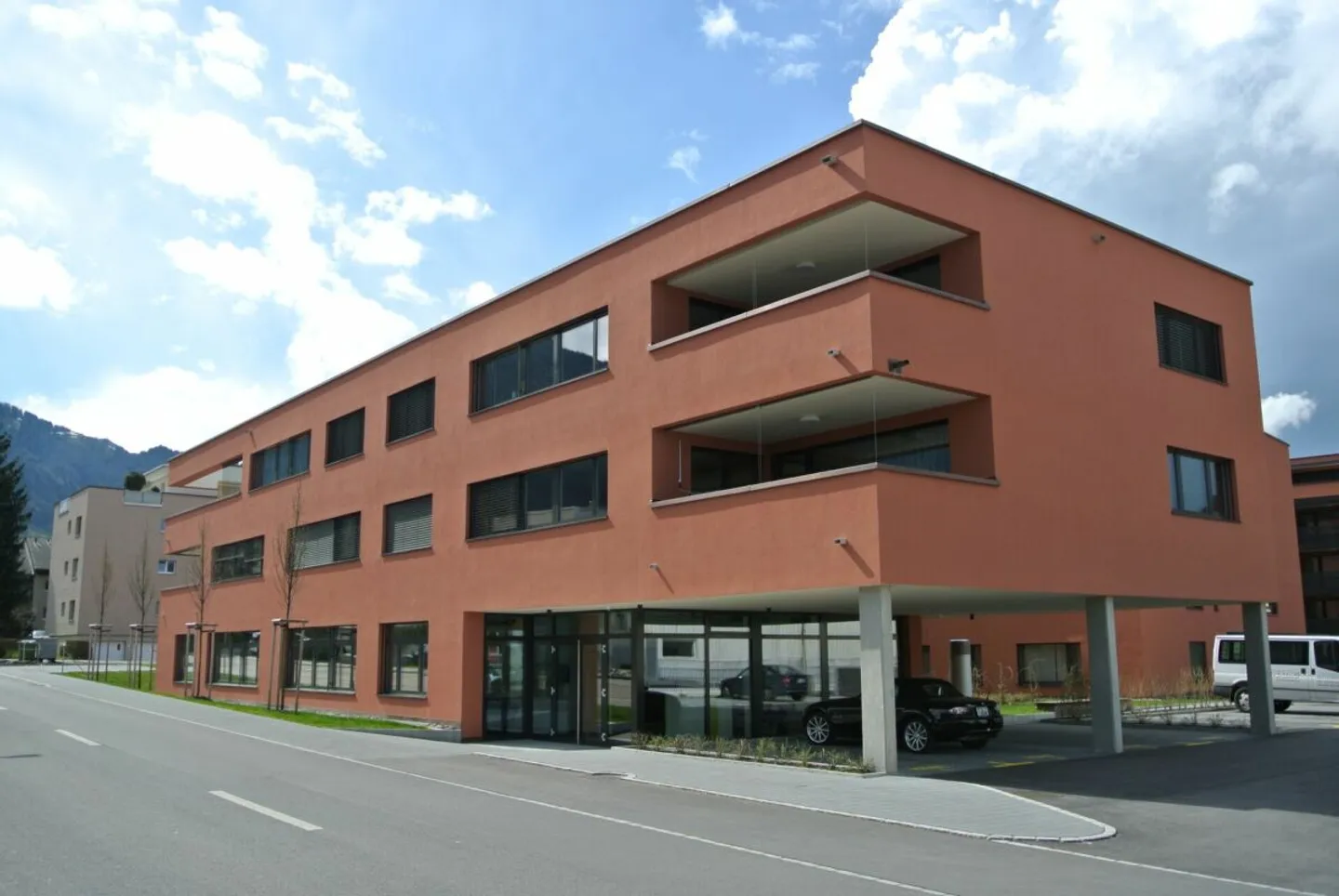 Espace commercial polyvalent dans un emplacement central à Reichenburg - Photo 1 sur 10