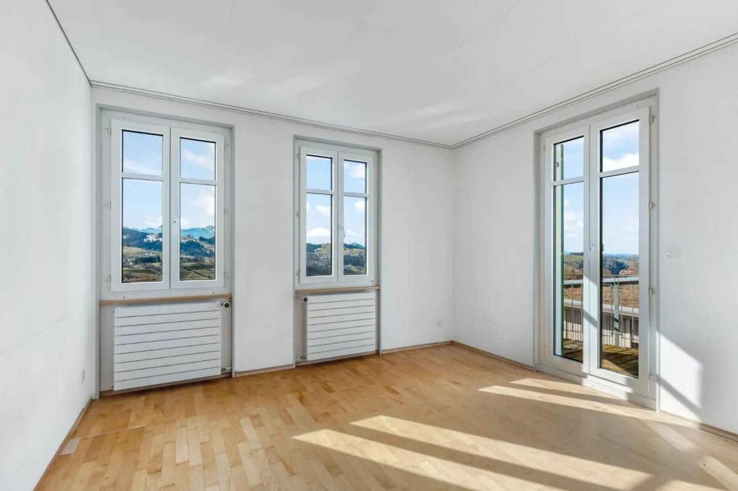 5.5 Room Apartment with Stunning View over the Appenzellerland. - Photo 7 of 9