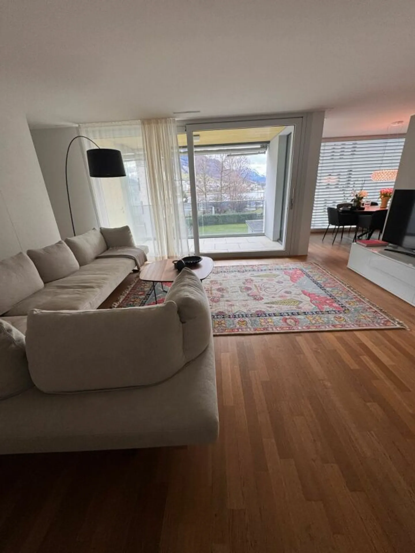 Oasis de bien-être de 3.5 pièces dans un endroit calme et central - avec balcon, vue partielle sur le lac et vue sur la montagne - Photo 5 sur 9