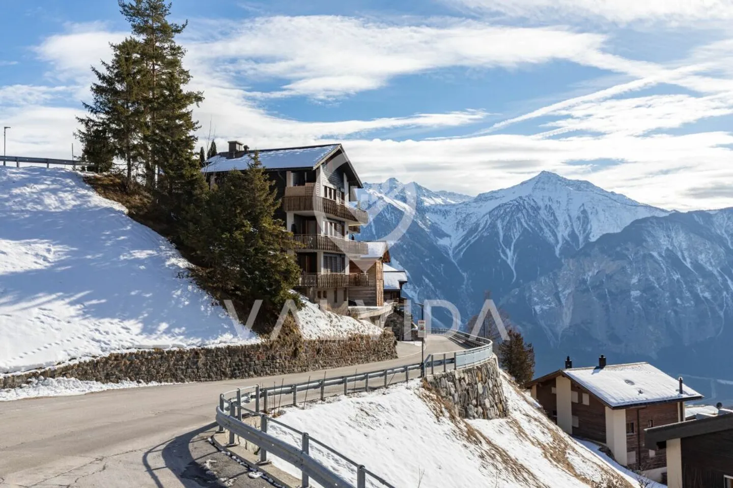 Incantevole appartamento duplex 3.5 locali con vista libera ad Albinen - Foto 3 di 13