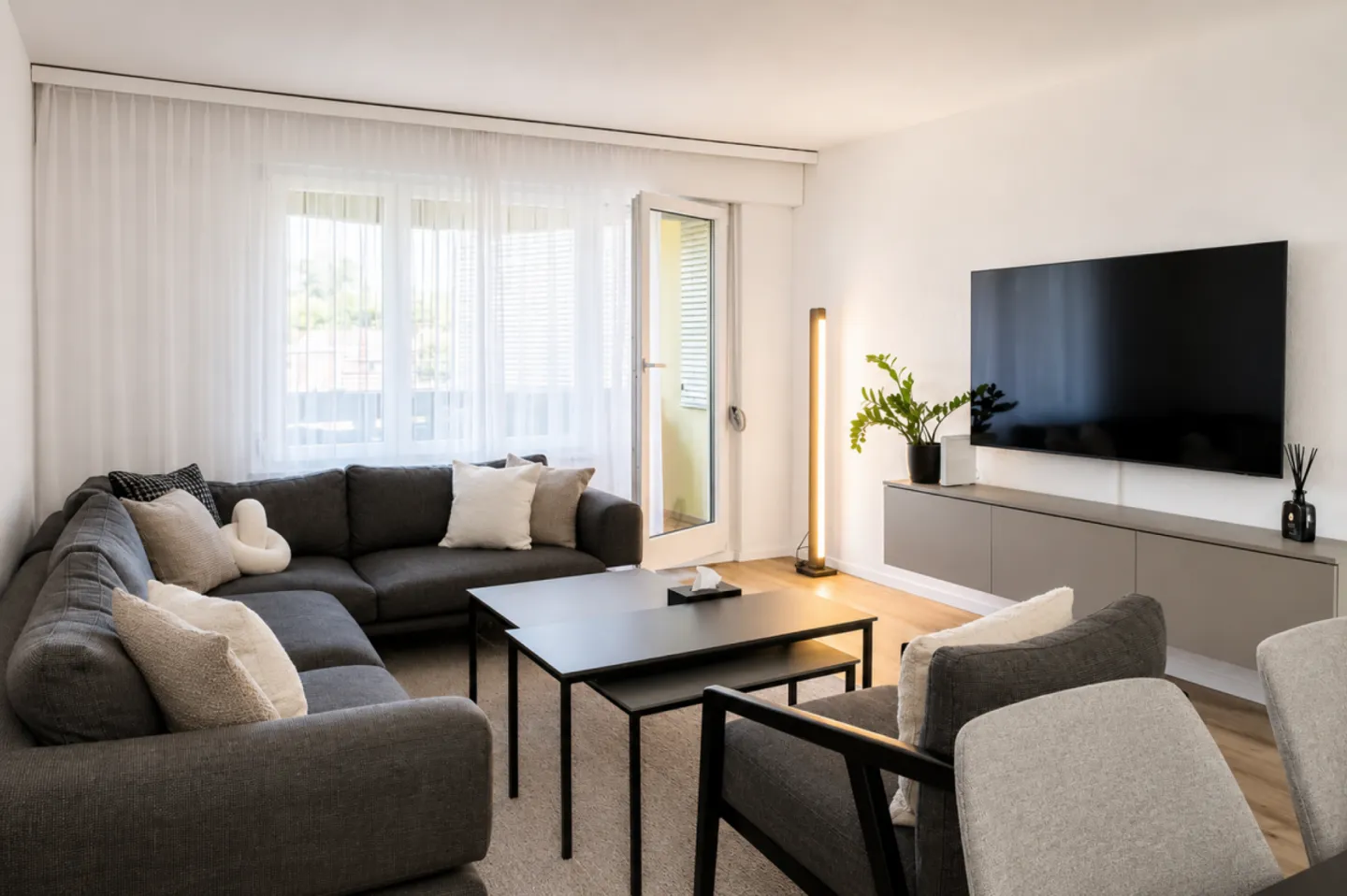 Wohnen zwischen See und Stadt - gepflegte 4.5-Zimmer-Wohnung nur wenige Schritte vom Greifensee entfernt - Photo 1 of 13