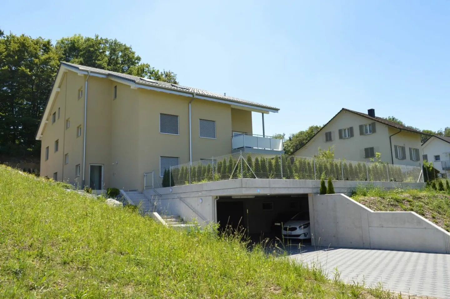 APPARTAMENTO CON GIARDINO DI TENDENZA CON AREA SALOTTO COPERTA - Foto 2 di 8
