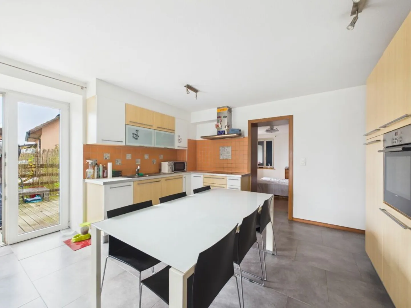 Charming Apartment with Garden - Photo 5 of 13