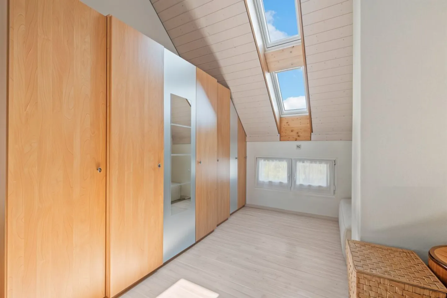 Spacieuse maison individuelle de 6,5 pièces avec piscine &amp; jardin d'hiver - Photo 13 sur 13