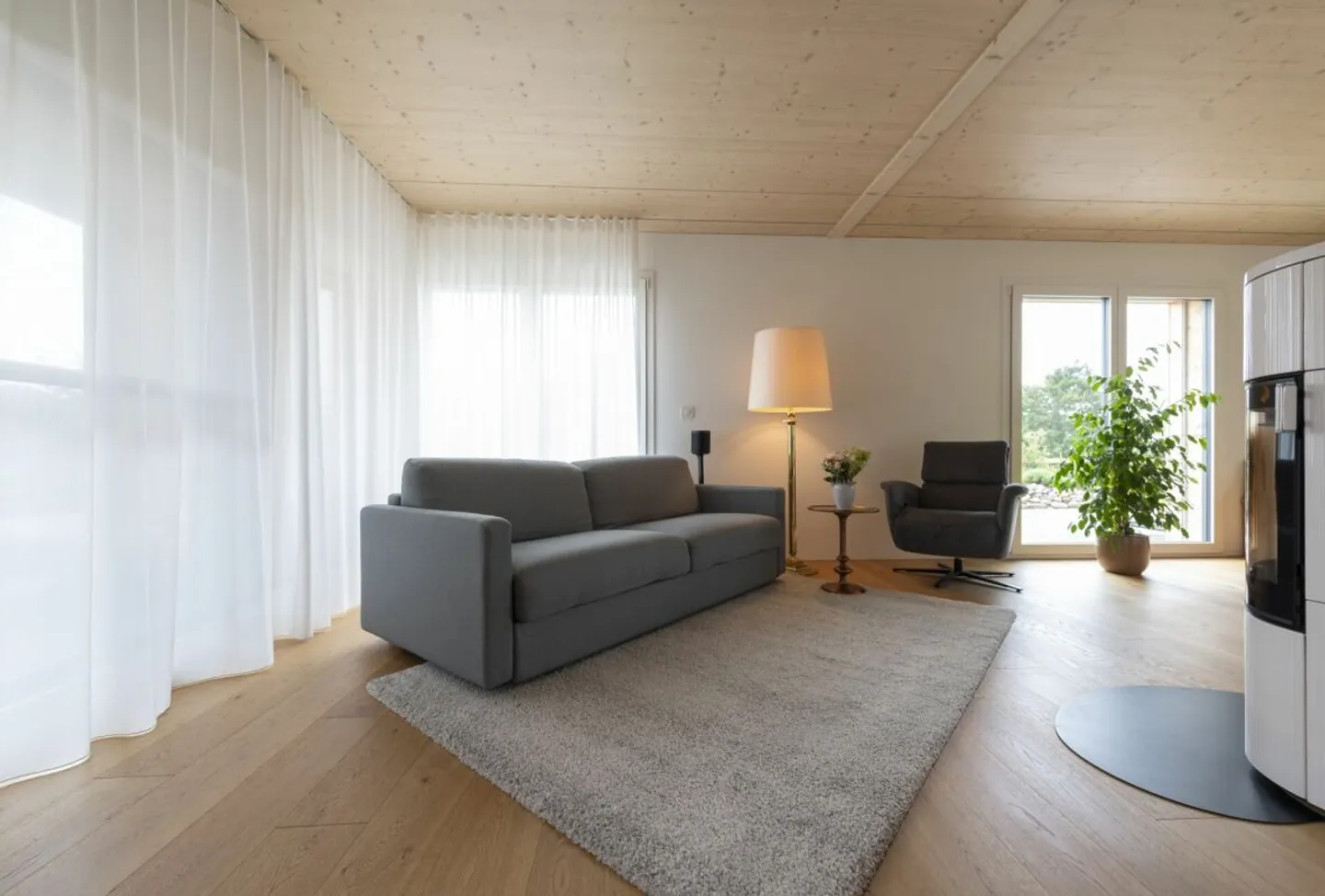 Modernes Einfamilienhaus mit Garten - Foto 3 von 13