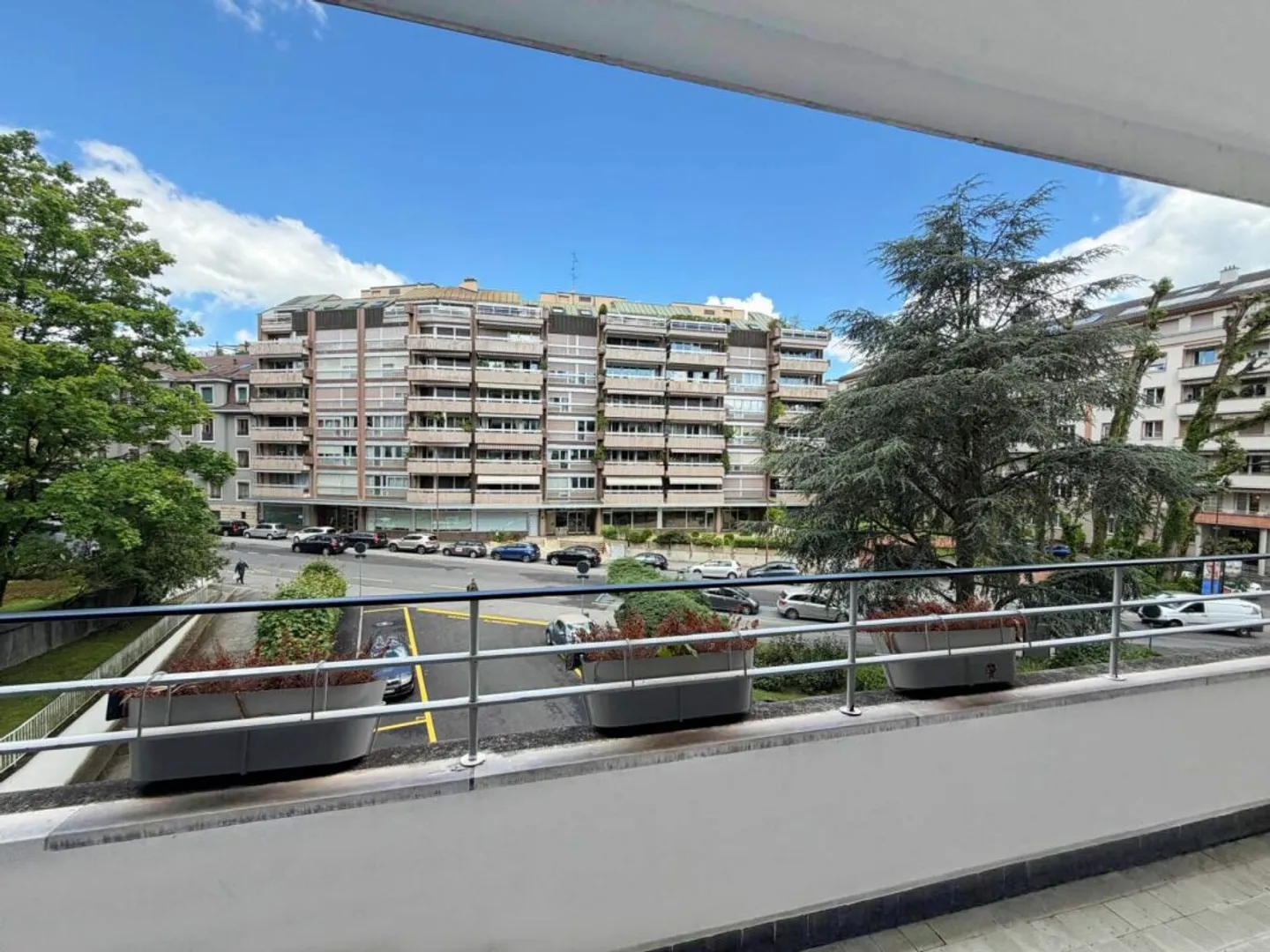 Beautiful spacious apartment with two balconies - Photo 9 of 13