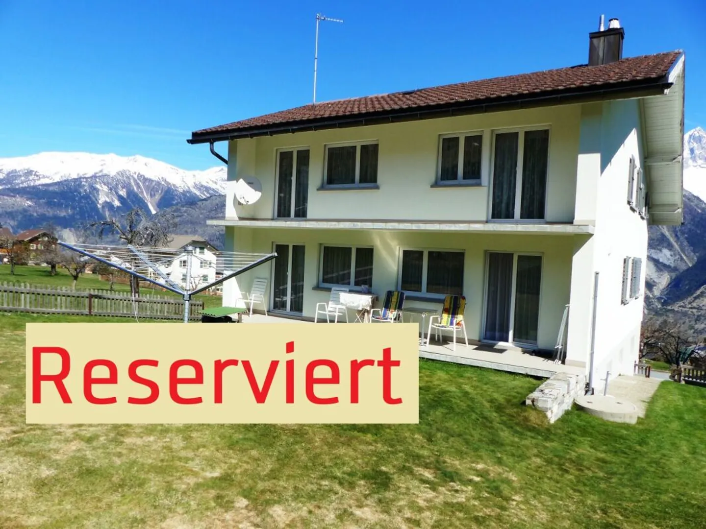 Grande maison individuelle de 9 pièces avec beaucoup de potentiel dans un emplacement de rêve - Photo 1 sur 4