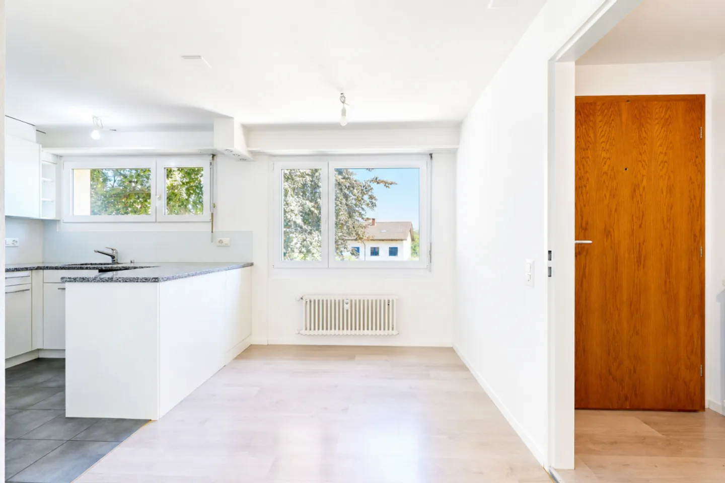 gepflegte 4.5-ZWG mit Balkon, Keller, Estrich, Waschmaschine und Parkplatz - Photo 3 of 13