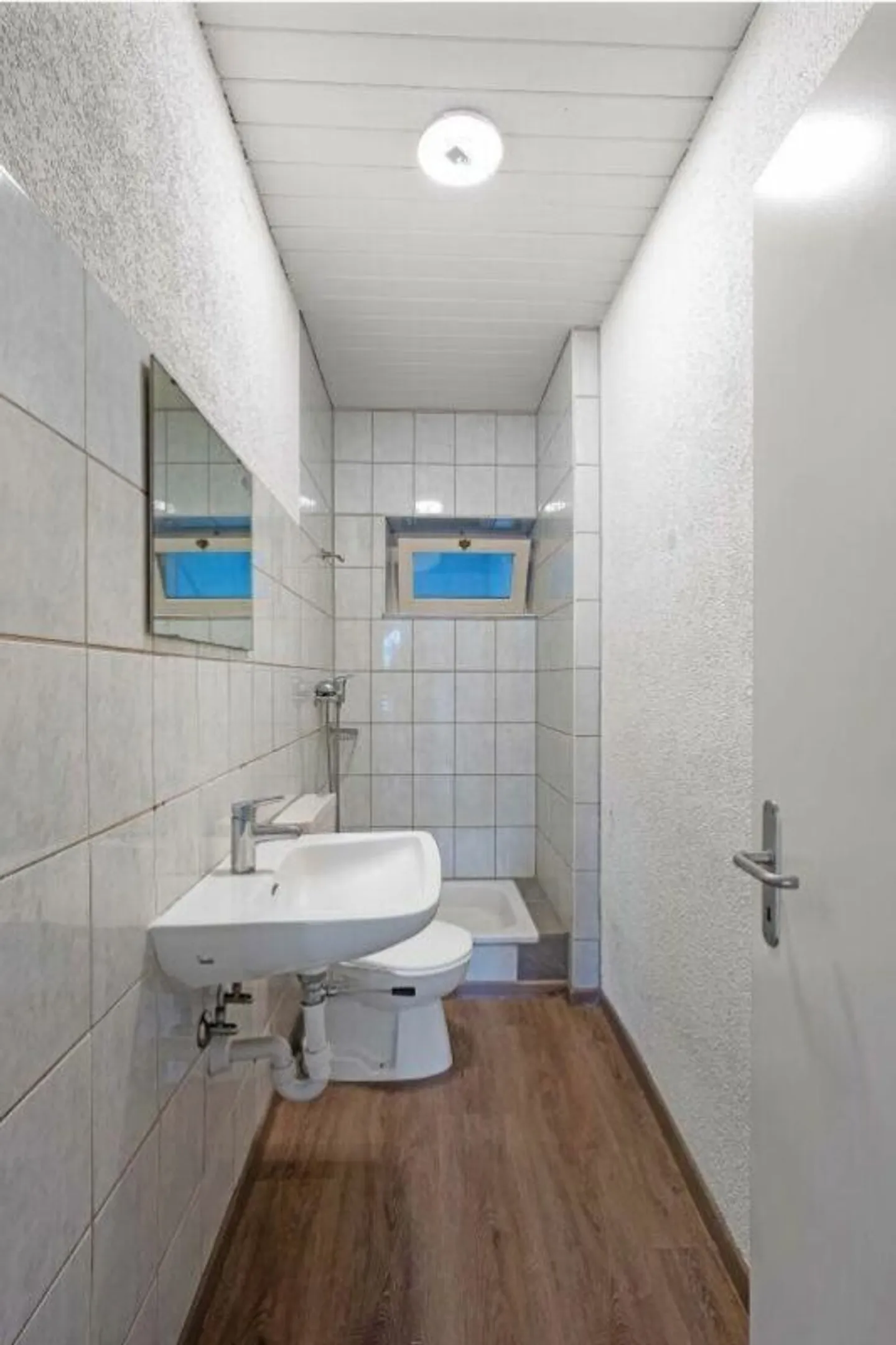 Charming old building apartment with winter garden in a central location - Photo 10 of 12
