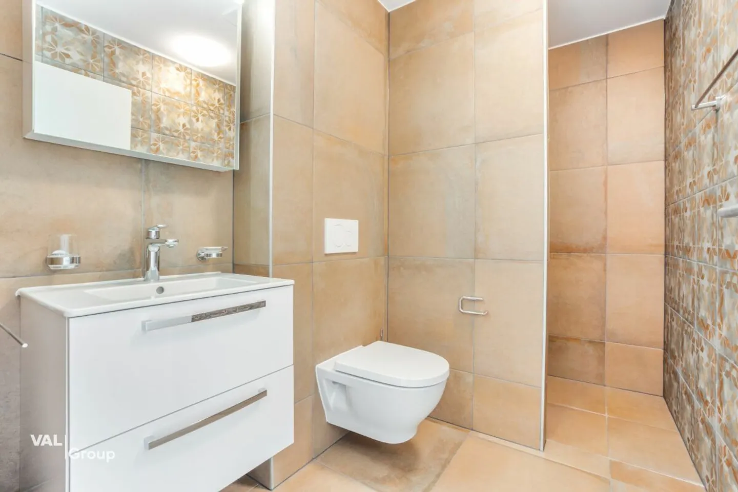 Building of 9 apartments - 4.4% immediate yield, in the heart of the village - Photo 12 of 13