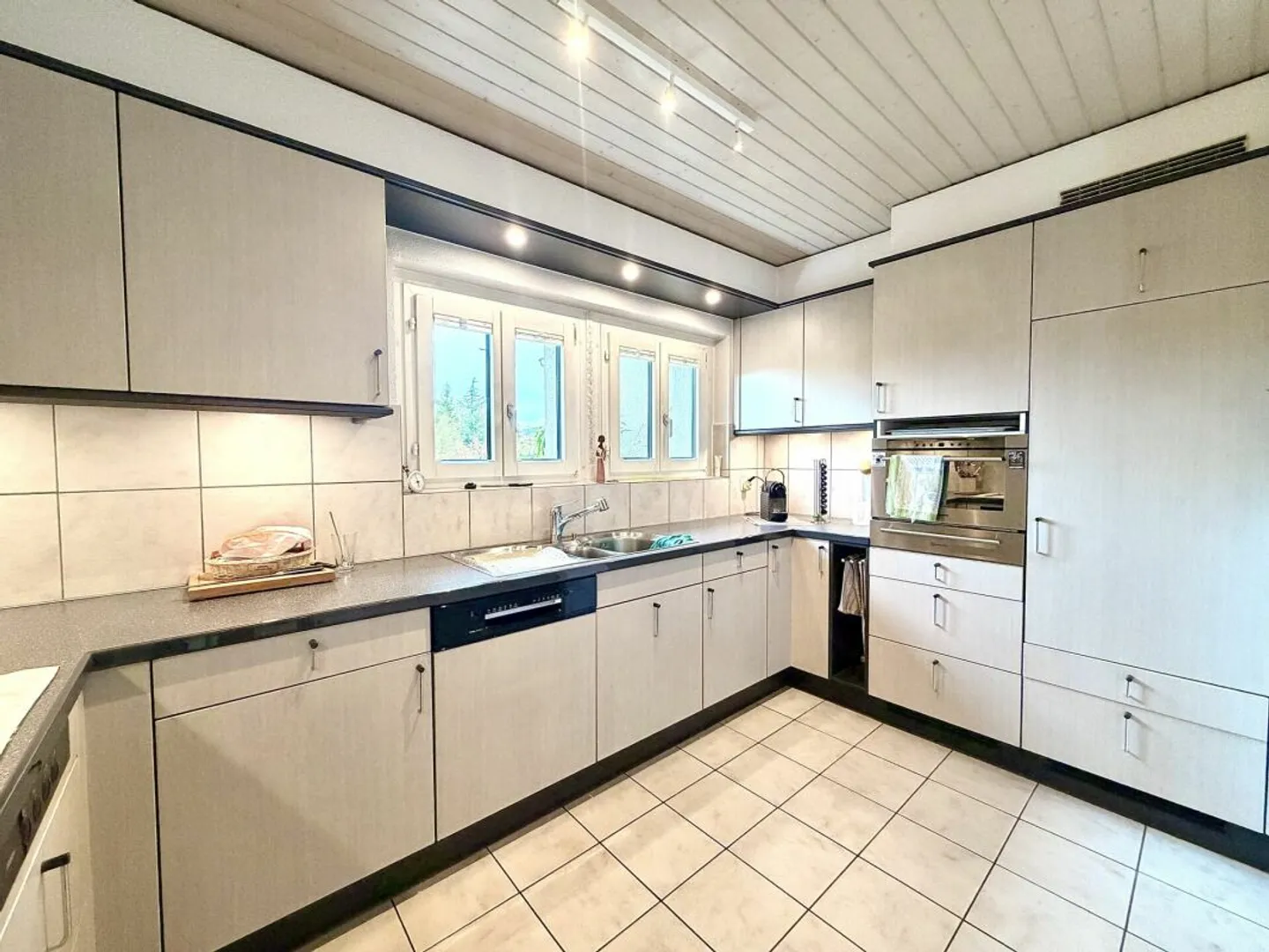 Attraktives Einfamilienhaus mit gepflegtem Garten! - Foto 7 von 12