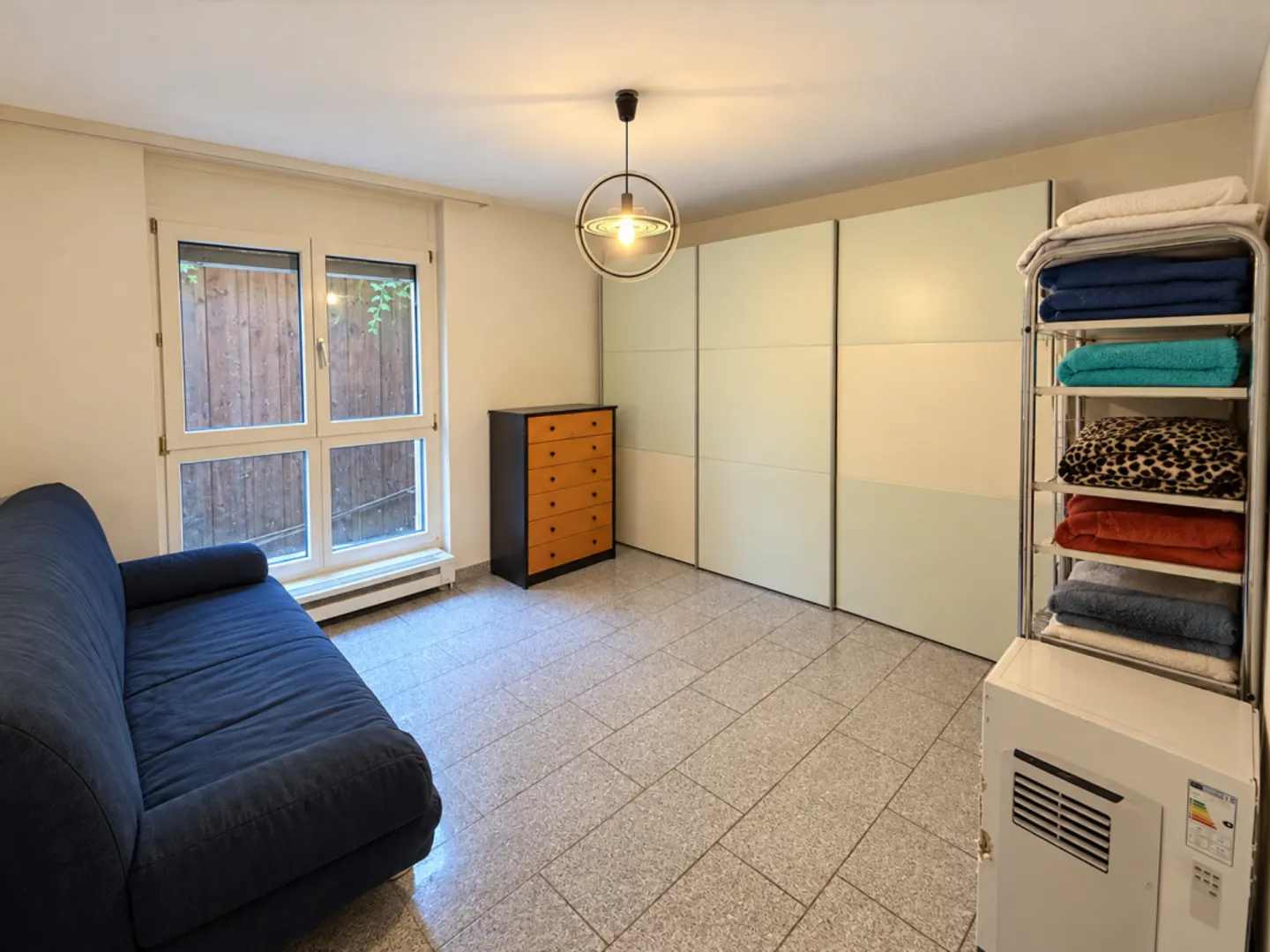 Stylish Apartment with Garden - Photo 5 of 11