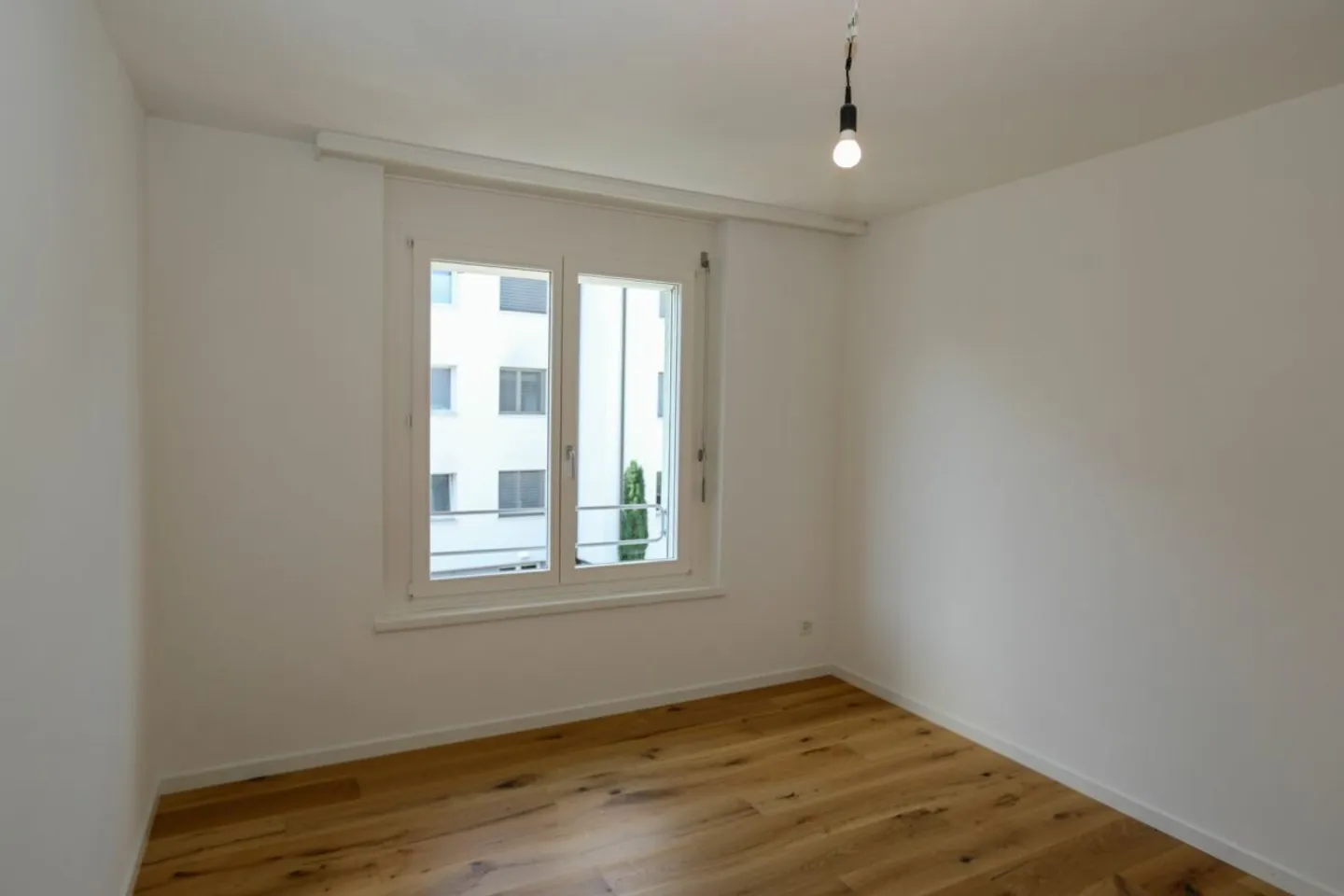 Freshly renovated 4.5-room apartment in a quiet location - Photo 8 of 11