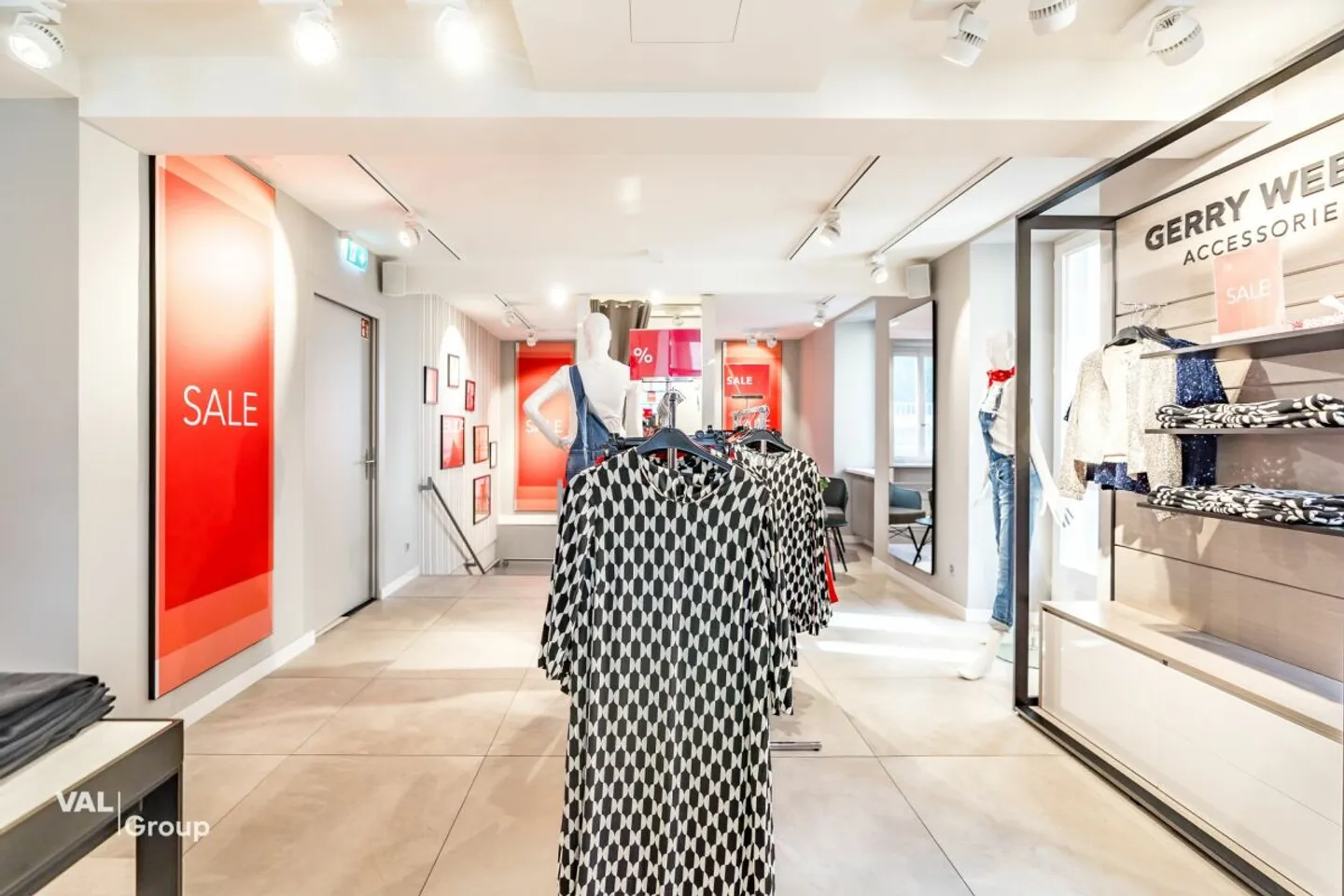 Spazio commerciale unico direttamente nella vivace piazza di Brig - Foto 6 di 13