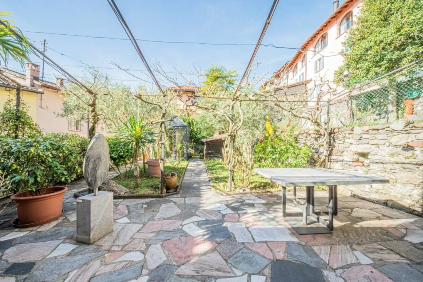 Una dimora storica per artisti con giardino nel cuore del paese - Foto 3 von 13