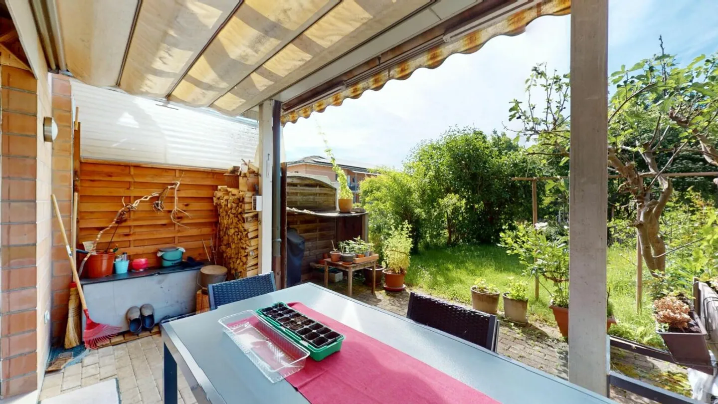 Quietly located 6.5-room terraced family house with plenty of space - Photo 10 of 11