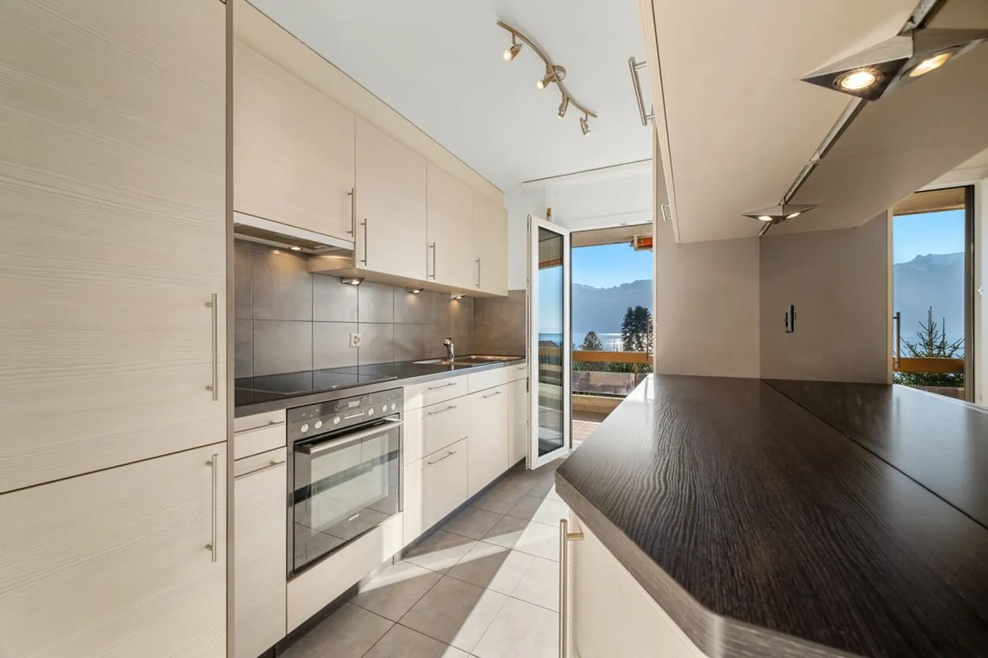 Appartement de 4.5 pièces avec vue panoramique sur le lac - Photo 3 sur 13