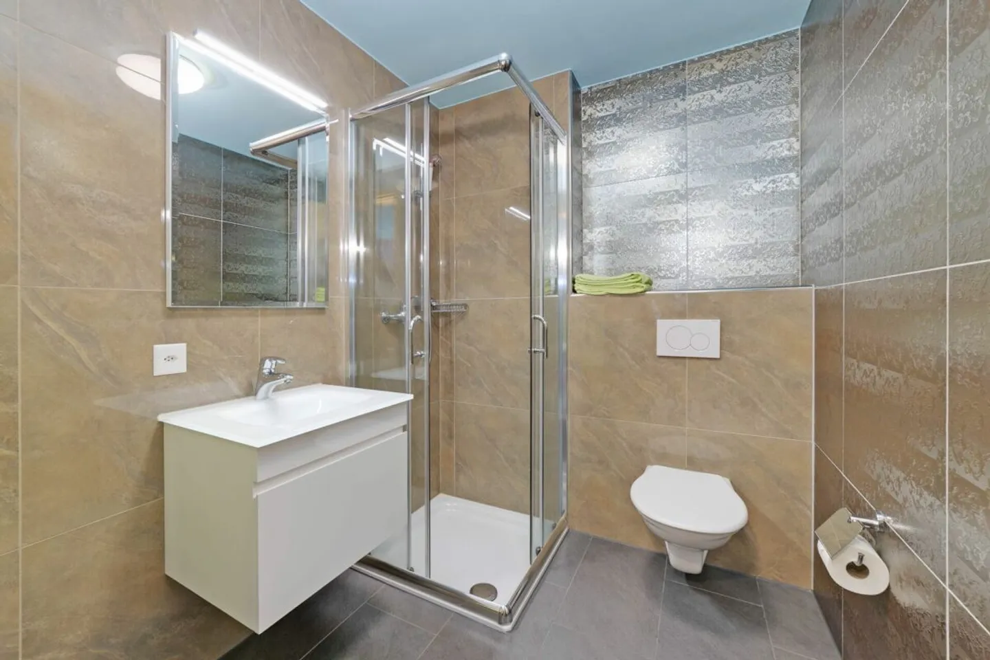 Mehrfamilienhaus (8 Wohneinheiten) mit Panoramablick in Brissago - Photo 10 of 12