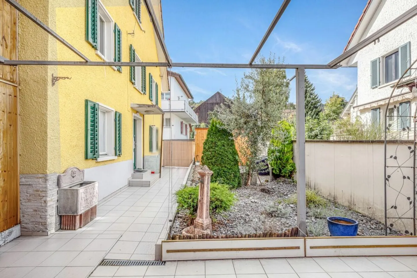 SINGLE-FAMILY HOUSE WITH POTENTIAL - Photo 2 of 12