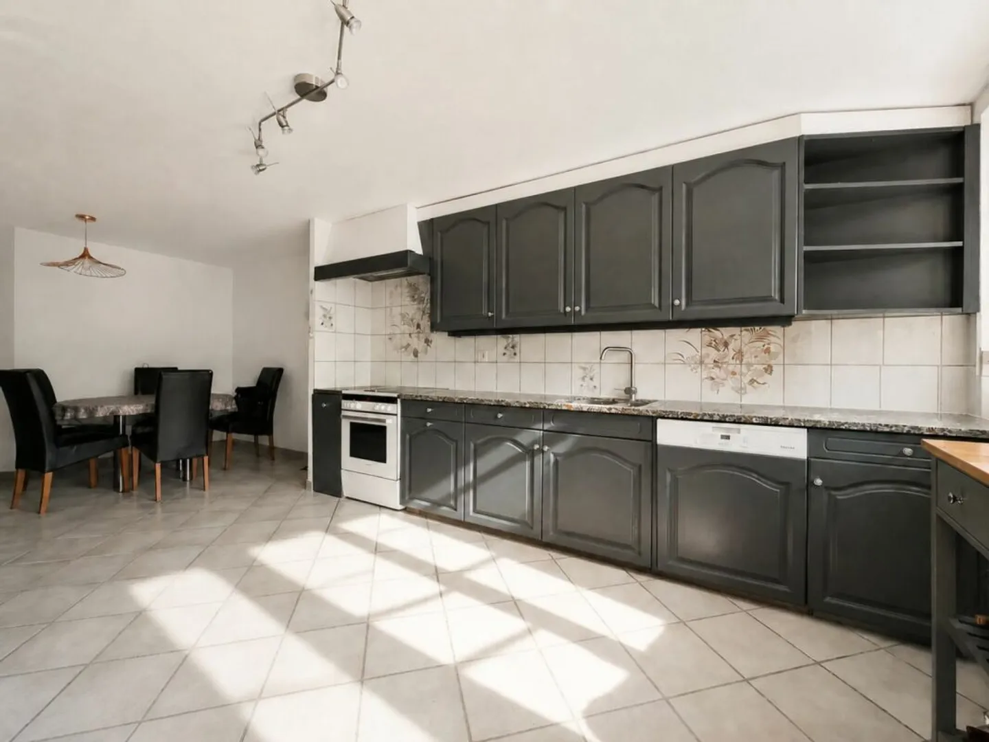 Maison villageoise avec 2 appartements - Photo 3 sur 13