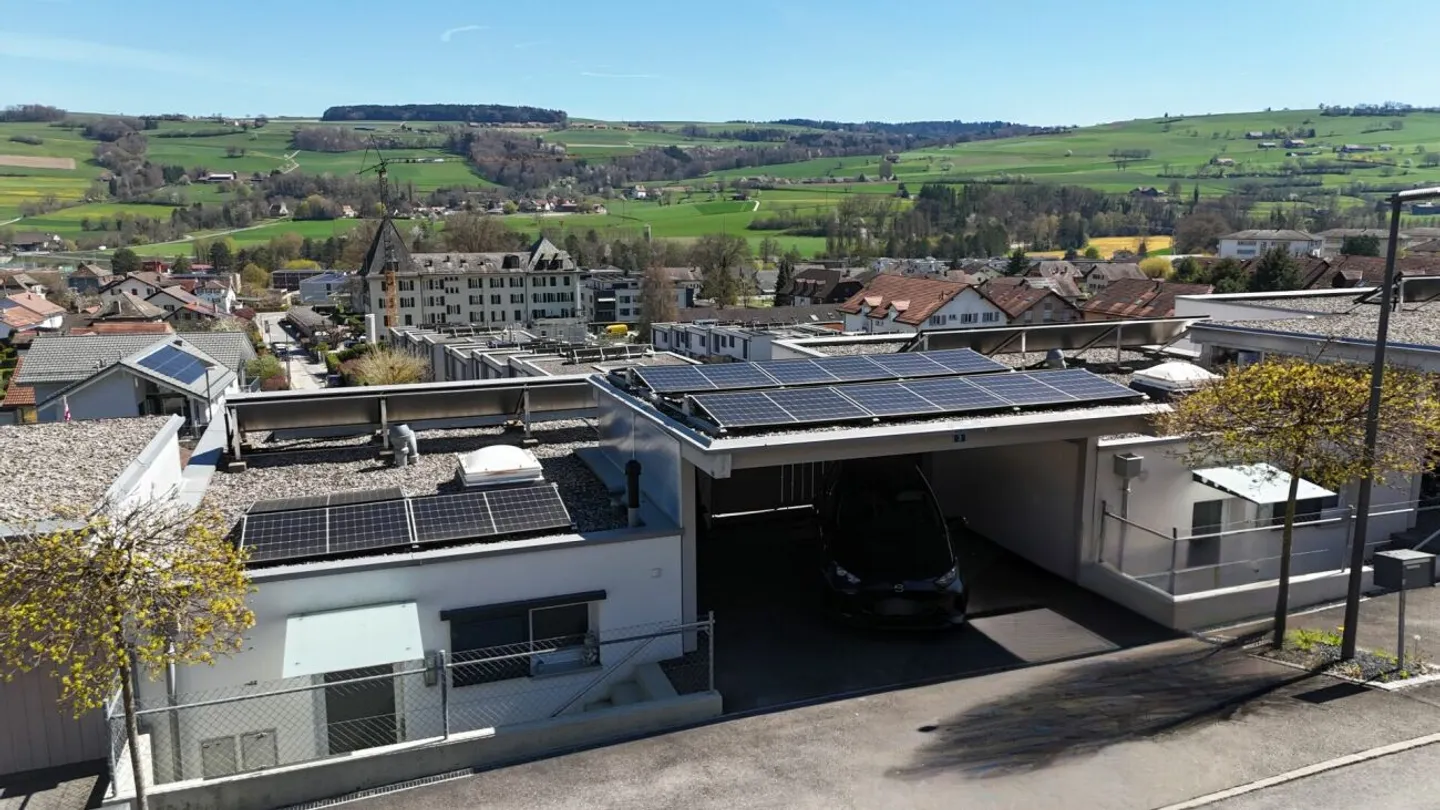 VILLA CONTIGUË FAMILIALE, AU CALME, AVEC TERRASSES ET BELLE LUMINOSITÉ - Photo 3 of 13