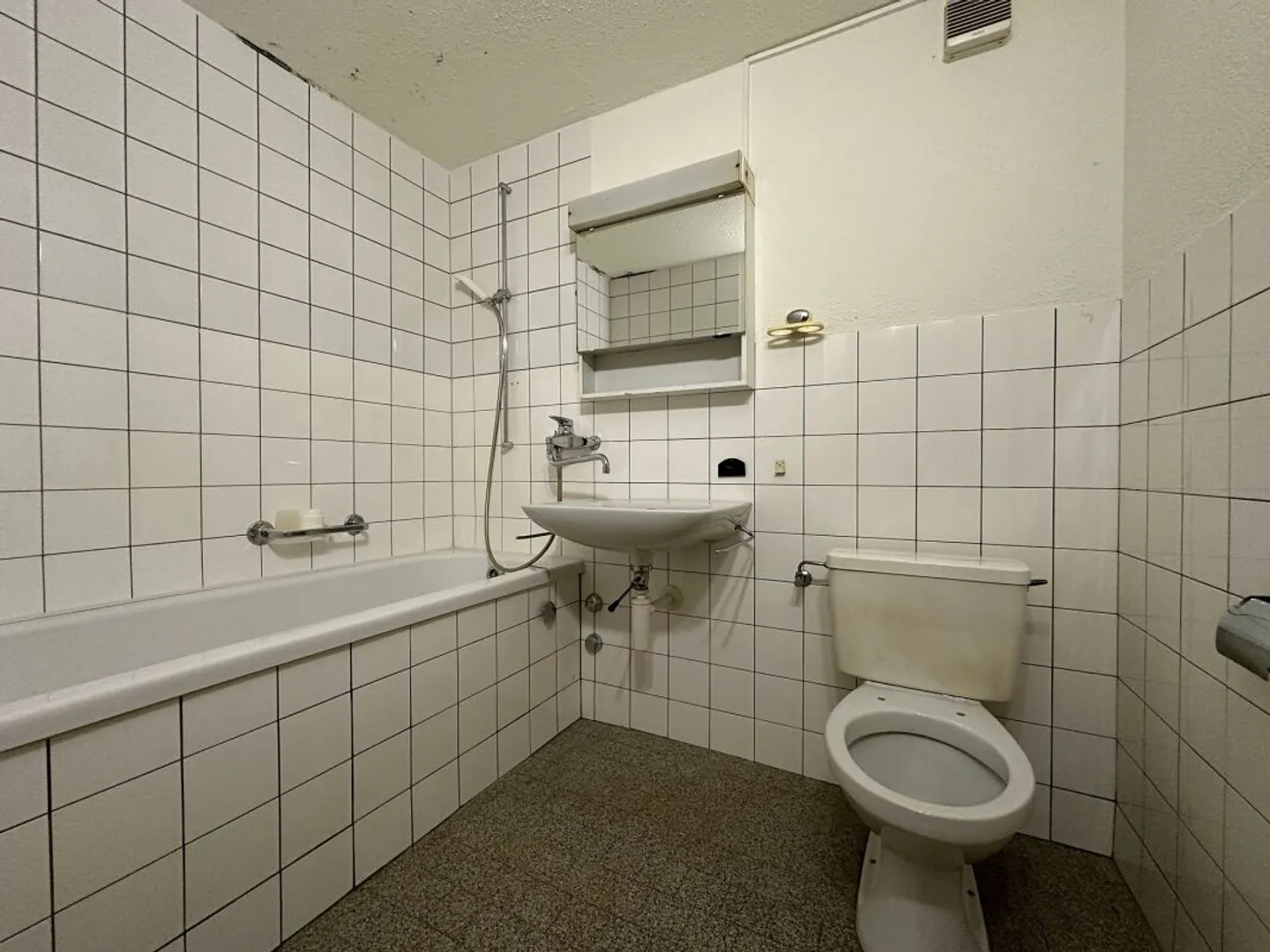 Geräumige Wohnung mit Loggia - Foto 8 von 11