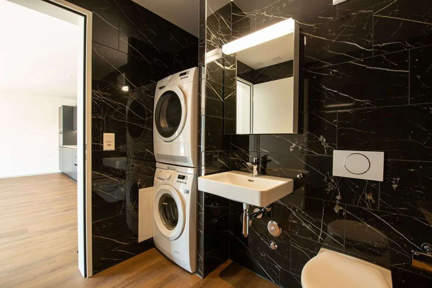 Appartement penthouse moderne de 2,5 pièces dans une oasis verte - Bienvenue dans votre nouveau chez-vous ! - Photo 5 sur 9